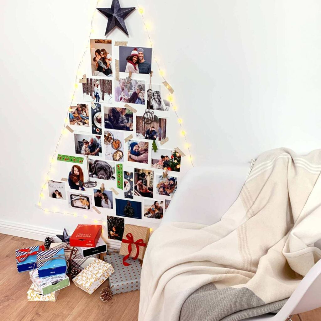 Weihnachtsbaum aus Polaroidfotos